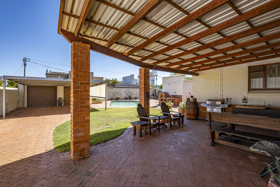 4 Bedroom Property for Sale in Summerstrand Eastern Cape